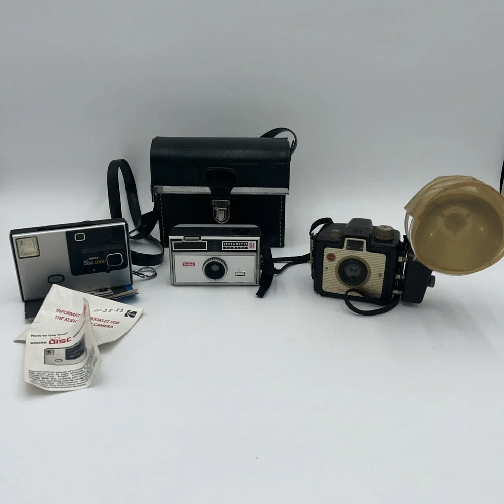Lot Of 3 Vintage Kodak Cameras 35mm & Disc With Case & Documents‎ Untested
